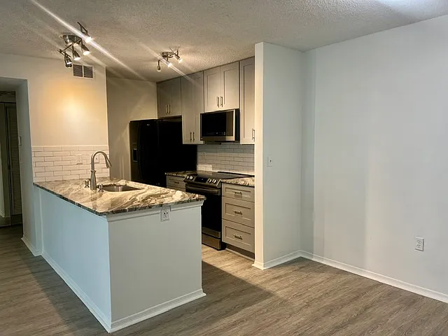 4107 Chatham Oak Ct — Photo 9