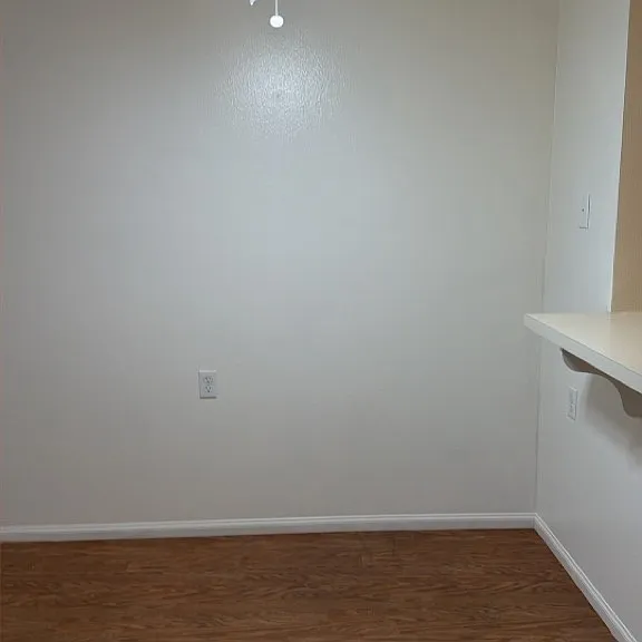 College Ave Apts. — Photo 18