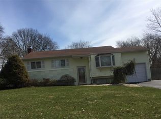 11 Greg Ln, East Northport, NY 11731