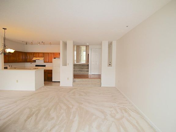 4th image of 279 S Pickett St APT 123