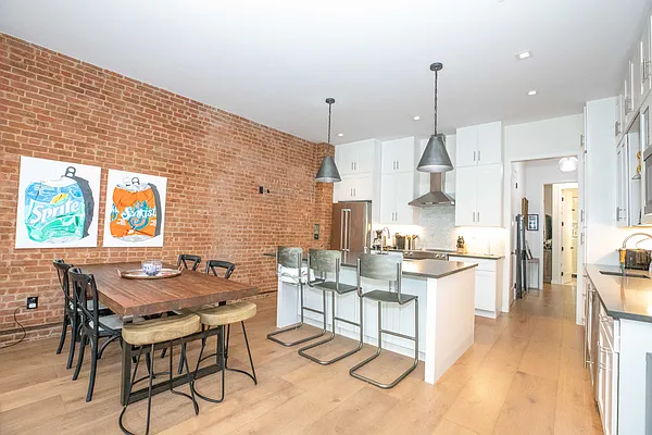 Rented by Compass | media 24