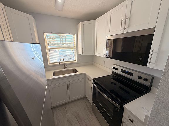 3rd image of 164 116th Ave APT 4