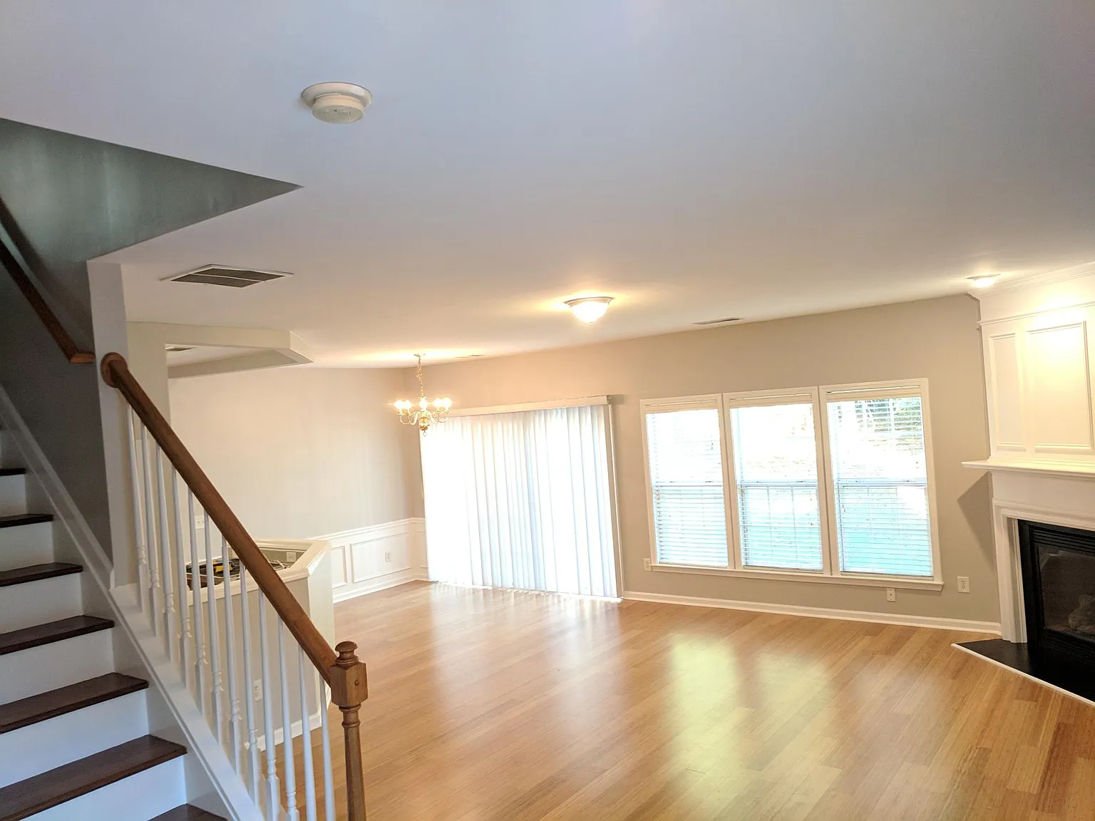 4 bed, 2.5 bath, 1878 sqft, $2,200 — Photo 2