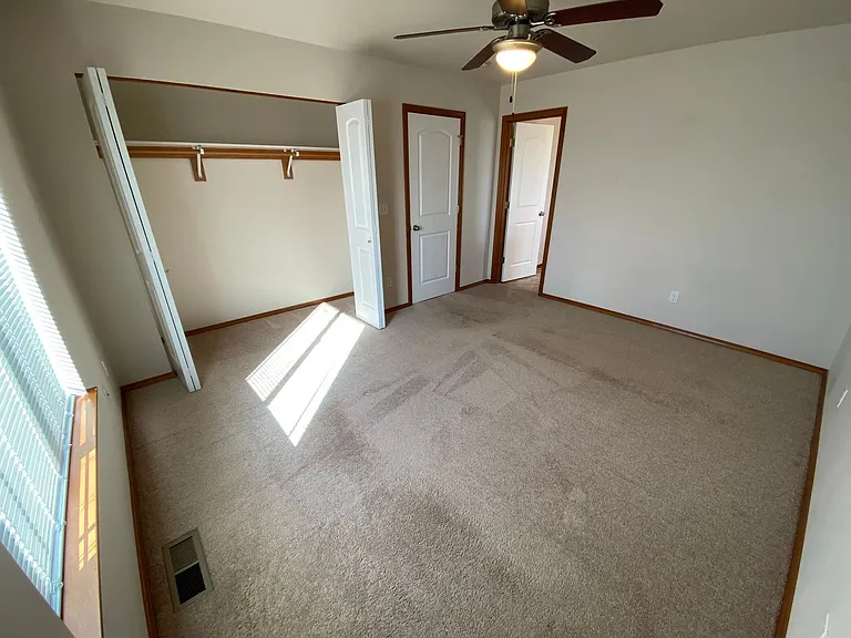 403 E Windsor Ct — Photo 8