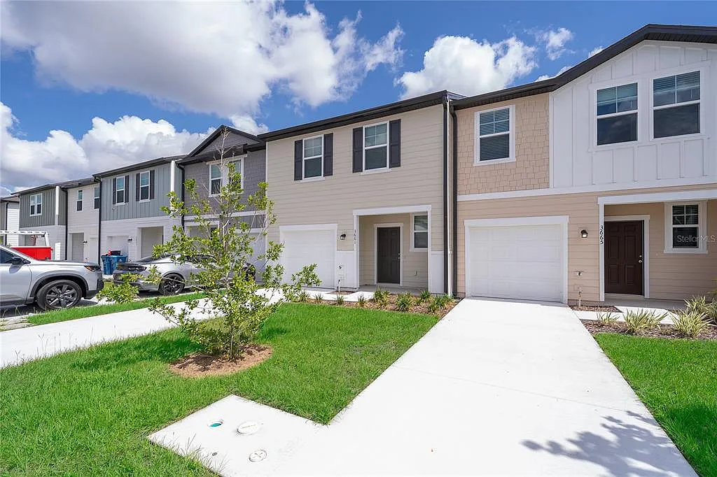 3 bed, 2.5 bath, 1480 sqft, $1,900 — Photo 3