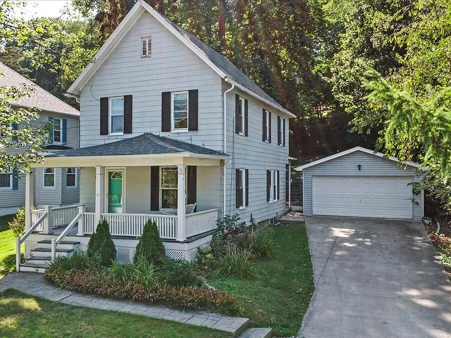 420 Center Street - 1 — Photo 1