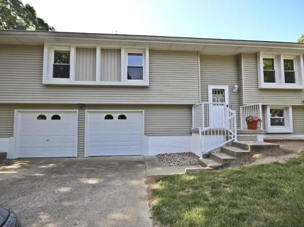 765 S Whitetail Cir, Mt Zion, IL 62549