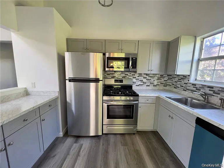17 Lexington Hl #12 — Photo 8