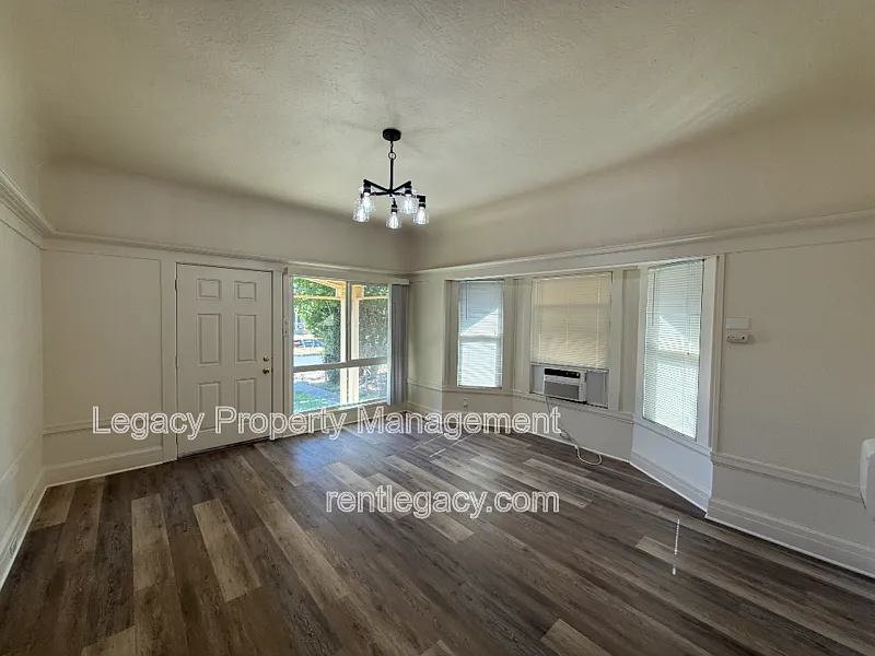 1 bed, 1.0 bath, 1383 sqft, $1,550 — Photo 3