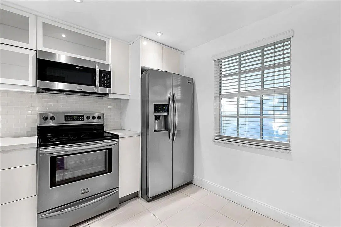 605 Oaks Dr — Photo 4