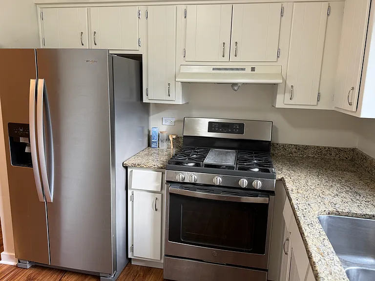 1756 Plymouth Ct #B — Photo 10
