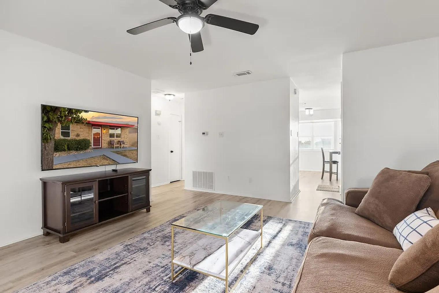 2 bed, 1.0 bath, 850 sqft, $3,046 — Photo 2