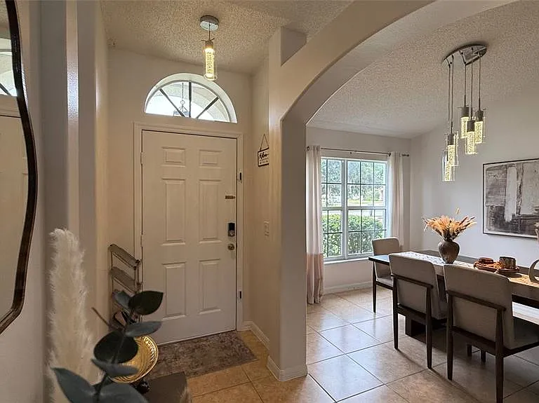 1381 Fallwood Dr — Photo 3