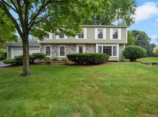 1959 W Spinningwheel Ln, Bloomfield Hills, MI 48304