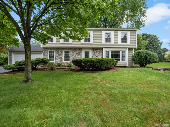 1959 W Spinningwheel Ln, Bloomfield Hills, MI 48304