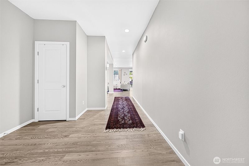 4th image of 37217 29th Avenue S