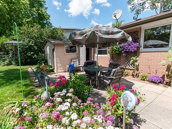 4th image of 63 Maple Cres