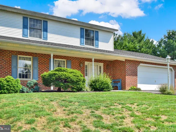 2746 Fillmore Dr, Chambersburg, PA 17201