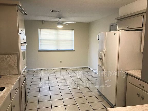 3rd image of 5813 N Terry Ave