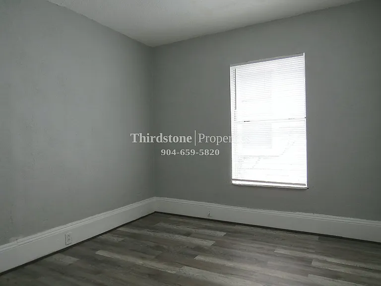 1225 E 14th St — Photo 15