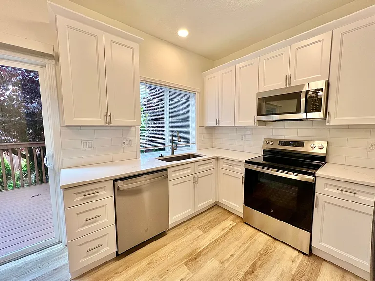 16775 NE Halsey St — Photo 4