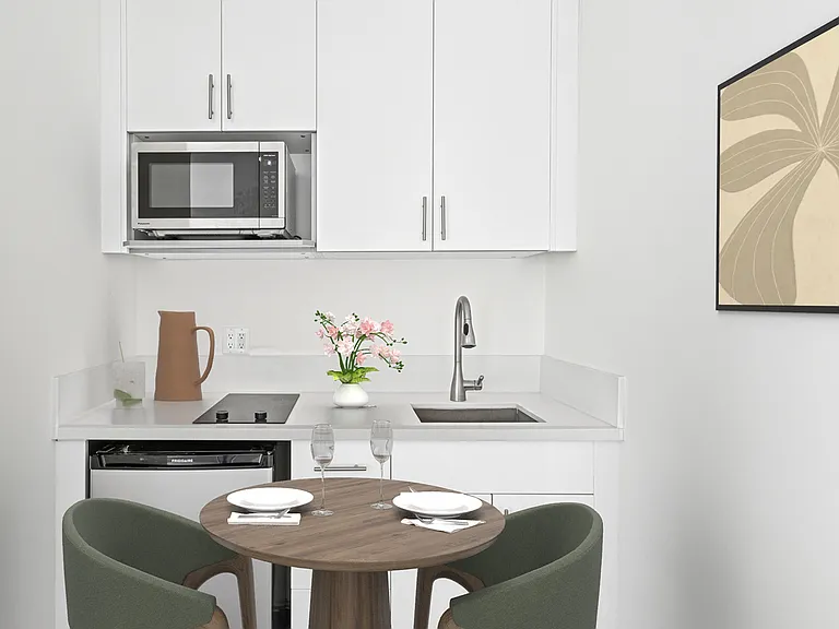 Cahuenga Apartments — Photo 14