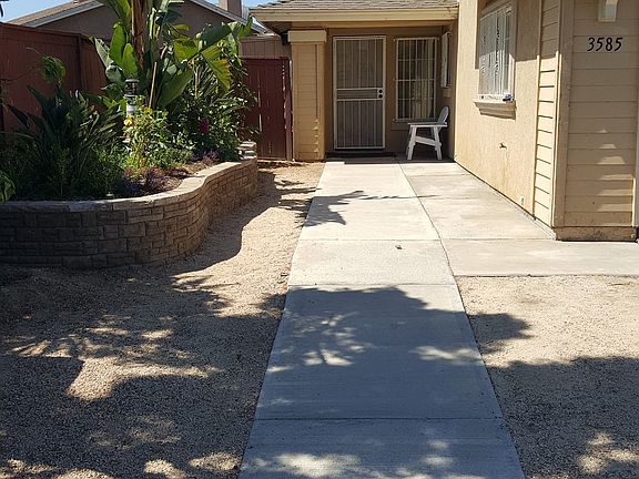 3rd image of 3585 Acacia St