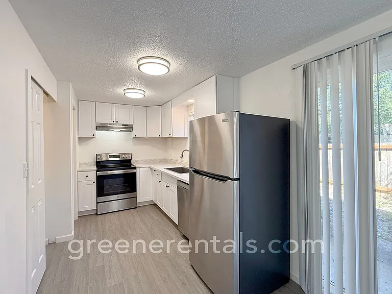 1106 5th Ave SE — Photo 4