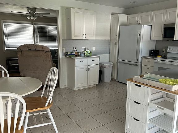 5th image of 218 Normandy Ave