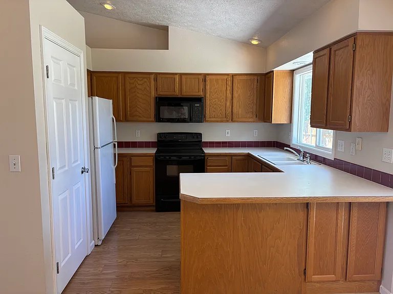 300 W Spicewood Dr — Photo 11