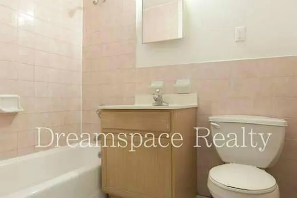 Rented by Dream Space Realty | media 18