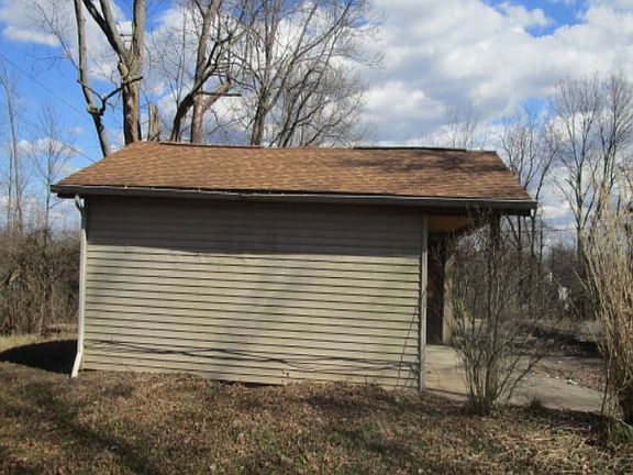 3rd image of 3947 Biehl Ave