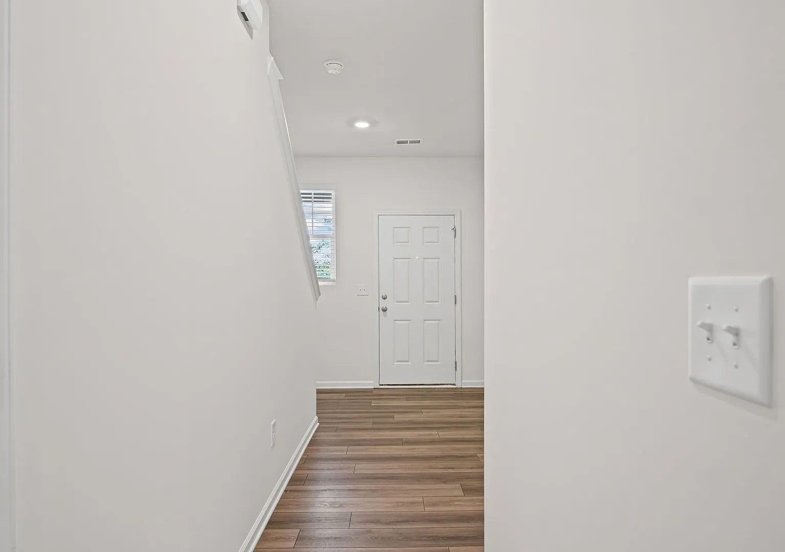 Move In Special - $500 Off 1st 2 Months With A 9/15 Move In Date Or Sooner Welcome Home! Beautifu... — Photo 3