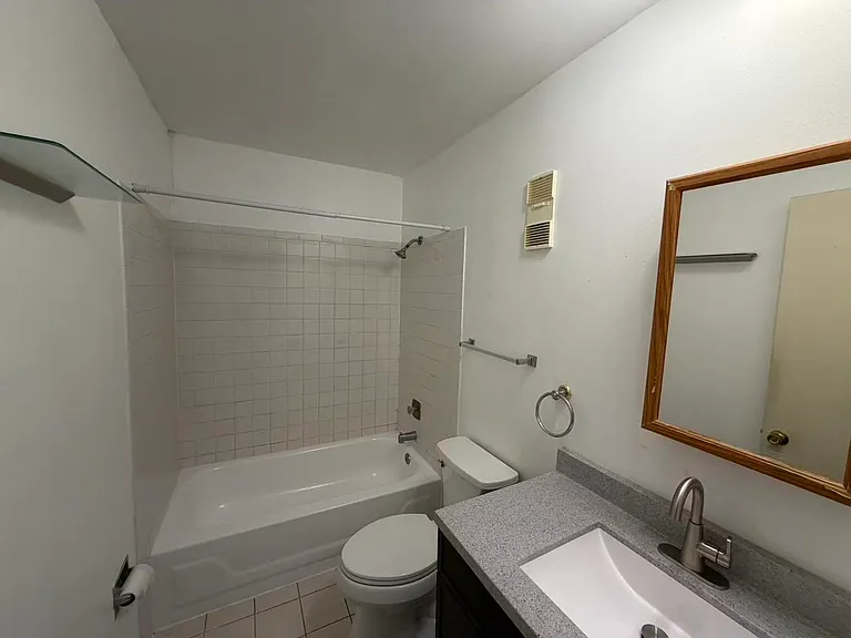 535 Brookside Dr #E — Photo 4