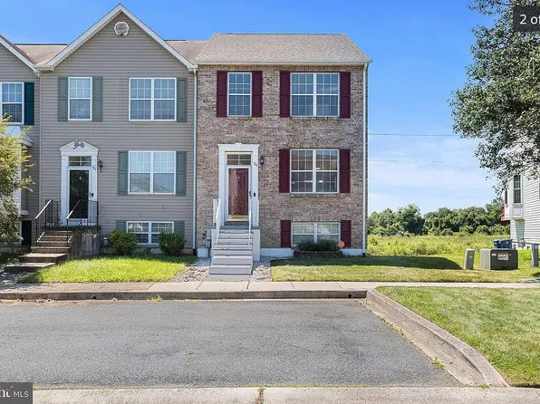 124 Versailles Ct, Newark, DE 19702
