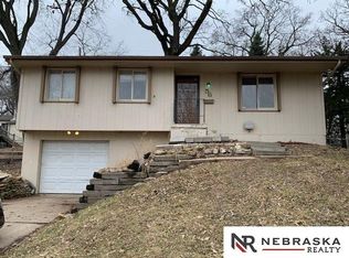 56 Country Club Rd, Ralston, NE 68127