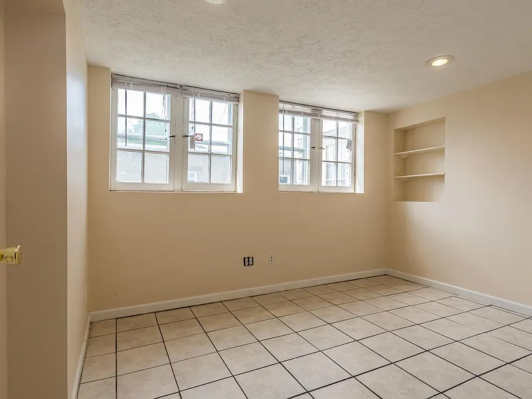 1218 N College — Photo 13
