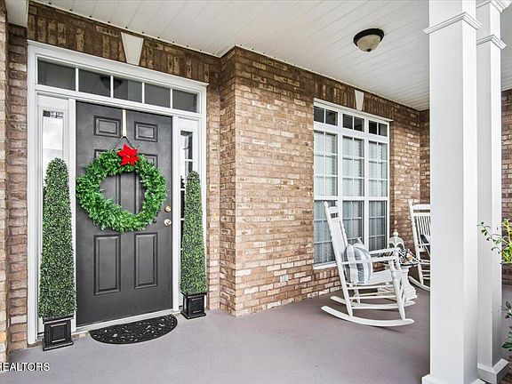 4th image of 3829 Holly Berry Dr