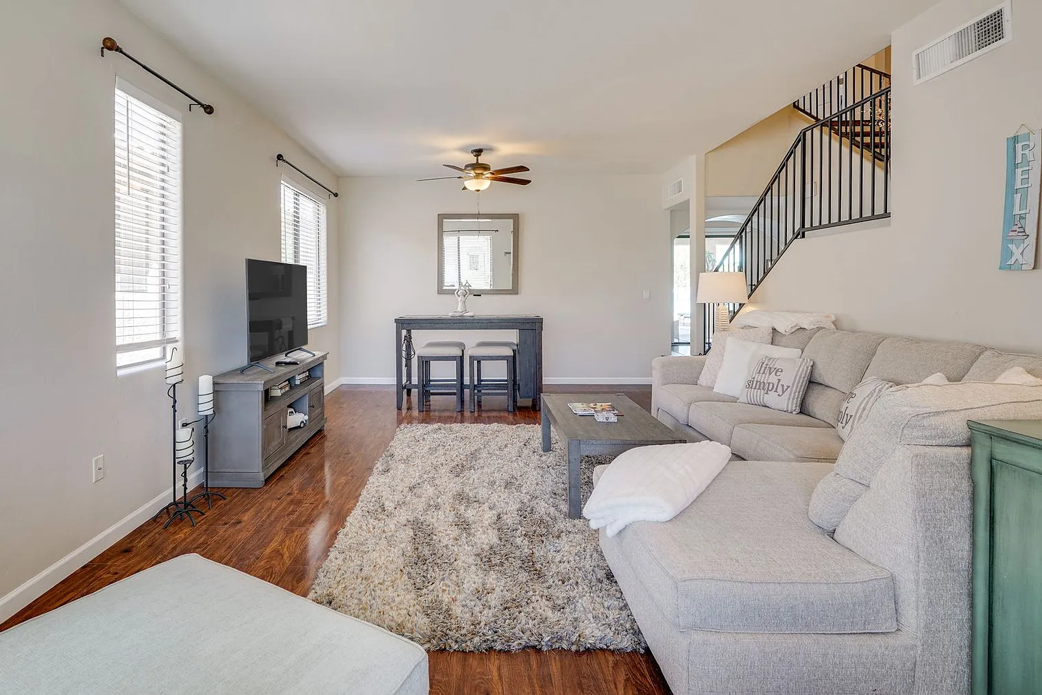 4 bed, 2.0 bath, 2992 sqft, $6,193 — Photo 4