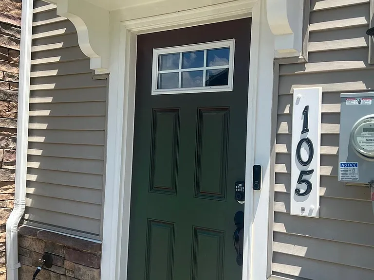 105 Caswell Dr — Photo 2
