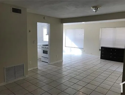 2 bed, 1258 sqft, $1,995 — Photo 3