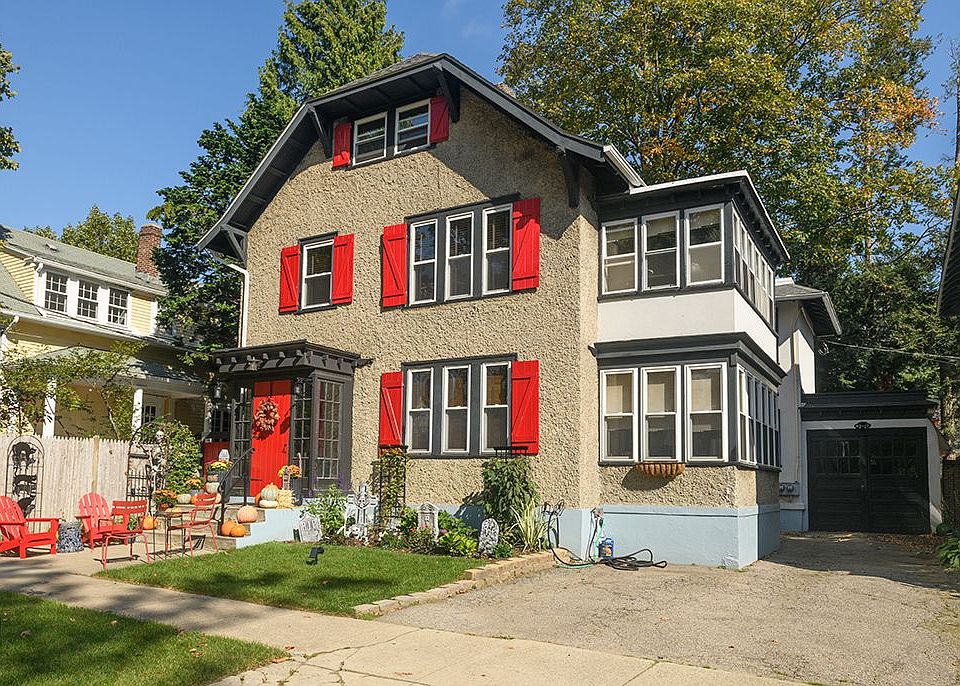 45 Blackstone Entrance & Parking