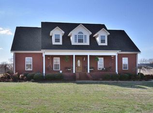 565 Cloverleaf Cir, Killen, AL 35645
