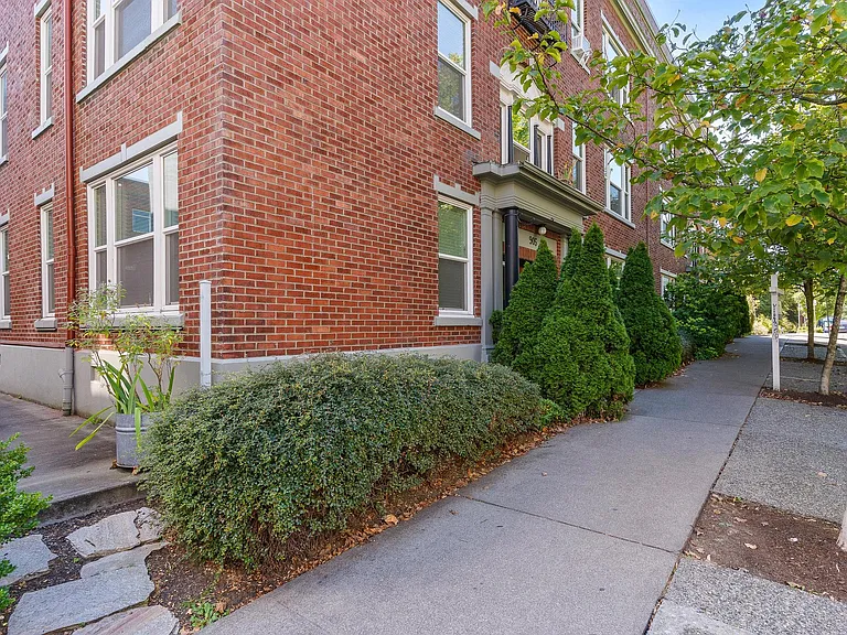 905 NE 43rd St #111 — Photo 23