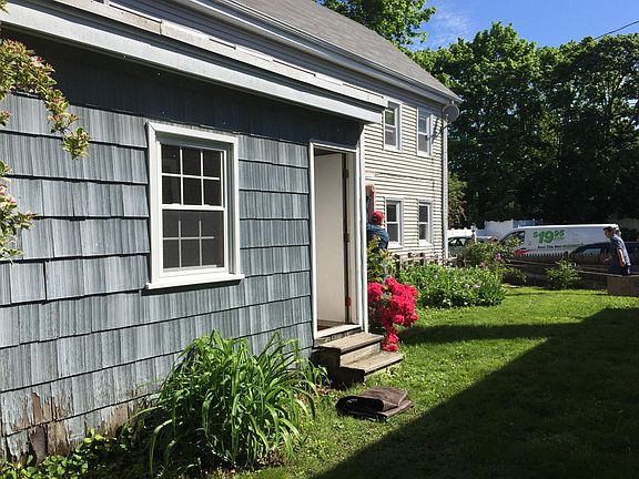 Side yard / Front yard