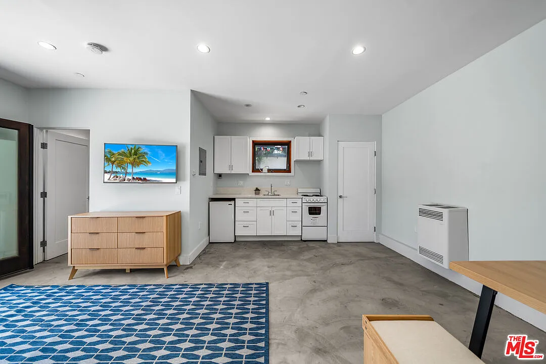 Studio, 1.0 bath, 333 sqft, $1,700 — Photo 4