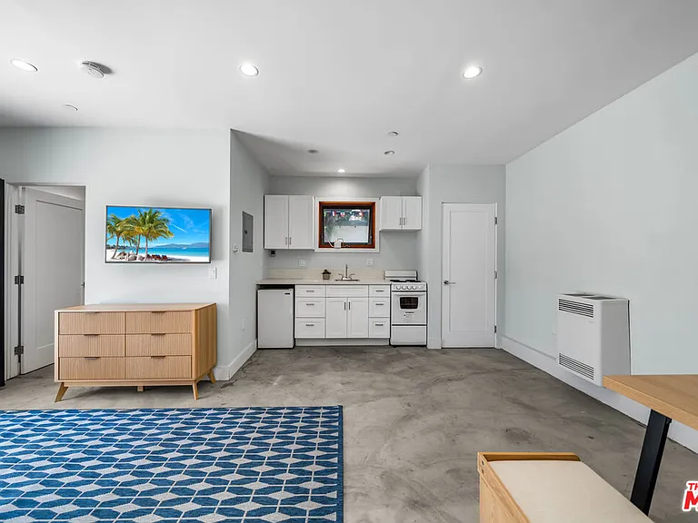 12534 W Gilmore Ave — Photo 4