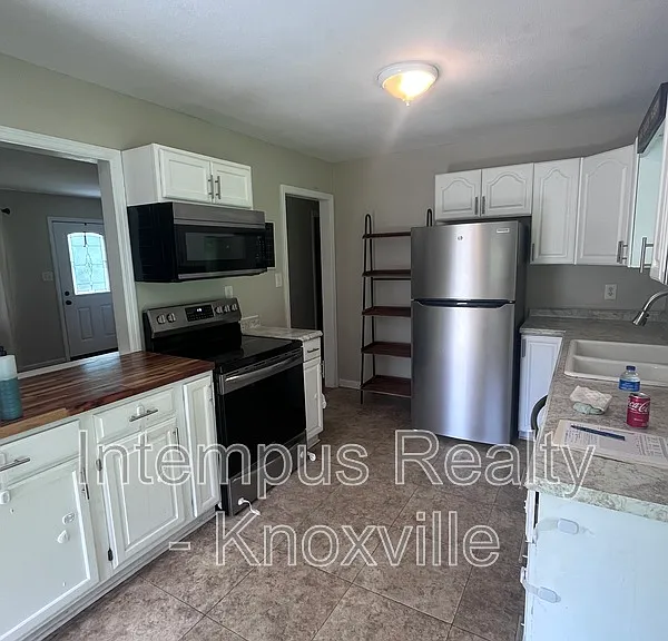 7931 W Cliff Dr — Photo 3