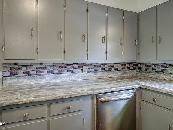3rd image of 216 Nelson Ave