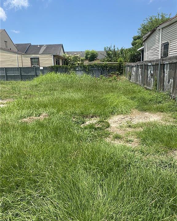 2nd image of 2411 N Claiborne Ave